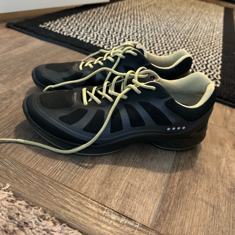 Ladies ECCO Performance size 37, Black